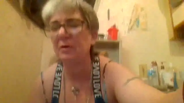 Snapshot of becky1111 chatting on 05-24-26, 02:33 becky1111 online show from 05-24-26, 02:33