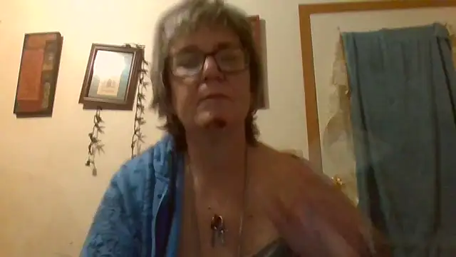Snapshot of becky1111 chatting on 05-29-26, 02:53 becky1111 online show from 05-29-26, 02:53