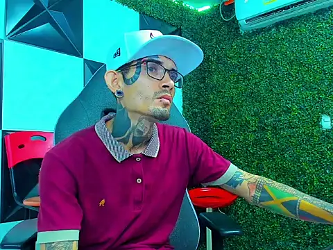 Boy tatto77 online show from 04-04-26, 12:31