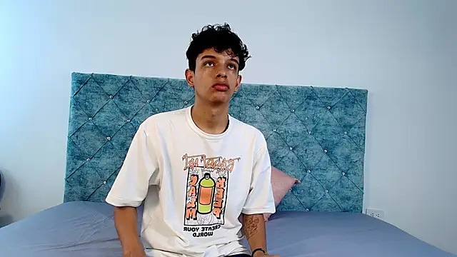 Snapshot of maxfrost_1 chatting on 12-19-25, 07:10 maxfrost 1 online show from 12-19-25, 07:10