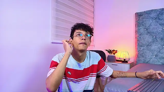 Snapshot of maxfrost_1 chatting on 01-08-26, 07:16 maxfrost 1 online show from 01-08-26, 07:16