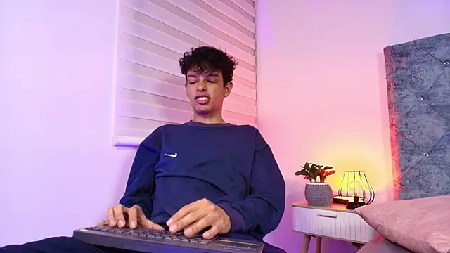 Snapshot of maxfrost_1 chatting on 01-09-26, 07:26 maxfrost 1 online show from 01-09-26, 07:26