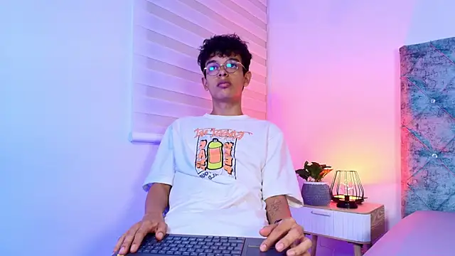 Snapshot of maxfrost_1 chatting on 01-10-26, 07:26 maxfrost 1 online show from 01-10-26, 07:26