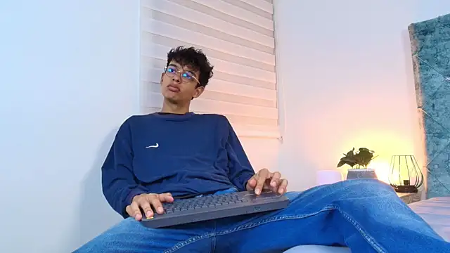 Snapshot of maxfrost_1 chatting on 01-12-26, 07:19 maxfrost 1 online show from 01-12-26, 07:19