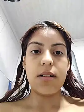 mia hottie2210 online show from 12-20-25, 08:54