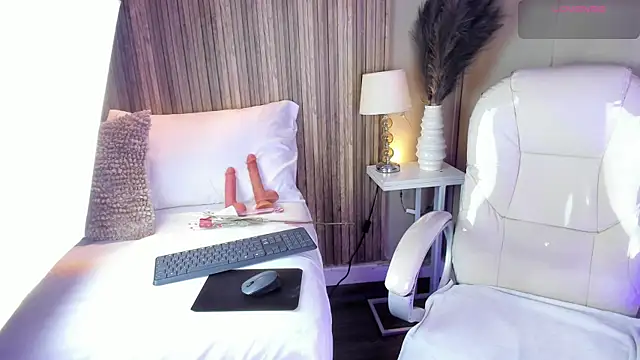 FiorelaSton online show from 02-15-26, 04:09