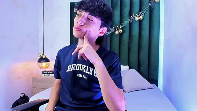 Aron valverde online show from 12-21-25, 03:13