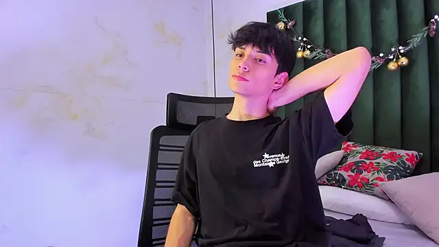 Aron valverde online show from 12-23-25, 01:25