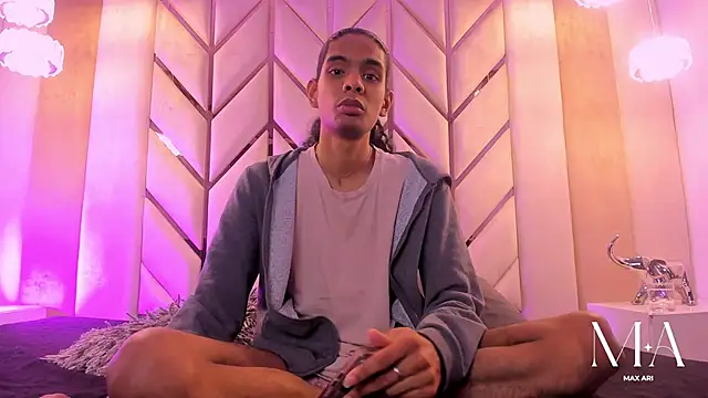 Max Ari online show from 01-13-26, 03:45