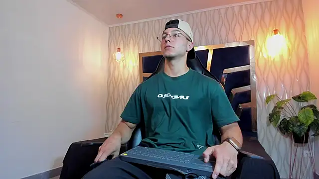 Noah Clarkk online show from 04-21-26, 05:28