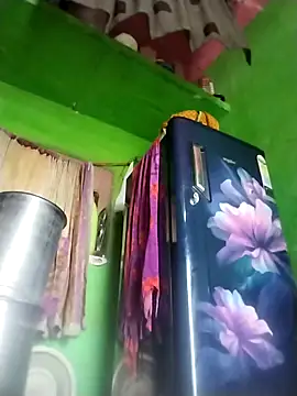 Snapshot of Cut_salni chatting on 07-25-26, 01:36 Cut salni online show from 07-25-26, 01:36