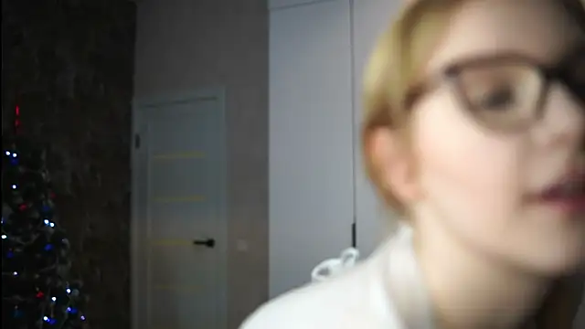 Snapshot of Kristy_mysti chatting on 12-20-25, 05:31 Kristy mysti online show from 12-20-25, 05:31