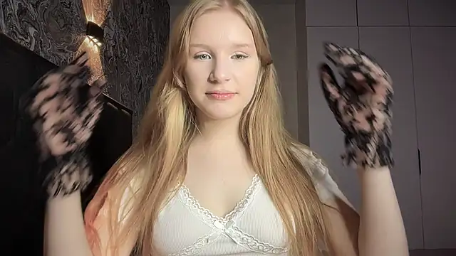 Snapshot of Kristy_mysti chatting on 12-22-25, 06:16 Kristy mysti online show from 12-22-25, 06:16