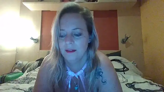 Snapshot of Miss-Chupagirly chatting on 12-19-25, 04:58 Miss-Chupagirly online show from 12-19-25, 04:58