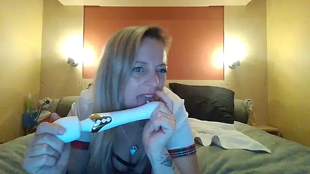 Snapshot of Miss-Chupagirly chatting on 01-13-26, 10:15 Miss-Chupagirly online show from 01-13-26, 10:15