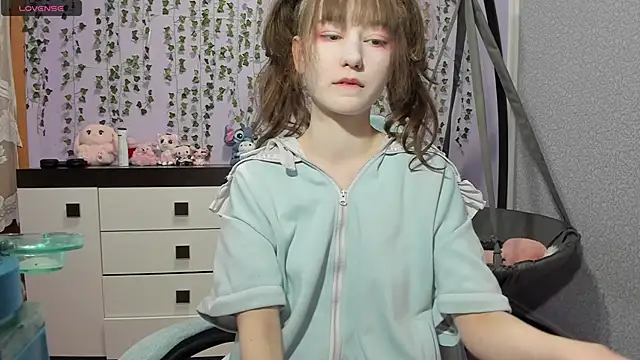 Yoonhee ki online show from 05-10-26, 08:25