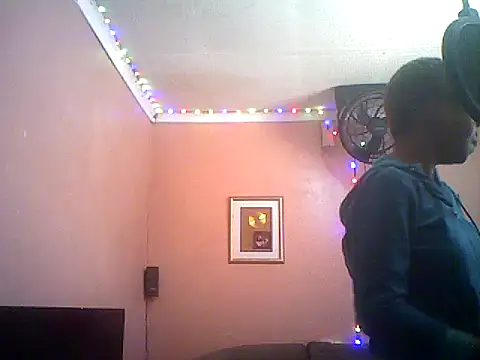 Snapshot of QUEENSasha27 chatting on 12-22-25, 09:28 QUEENSasha27 online show from 12-22-25, 09:28