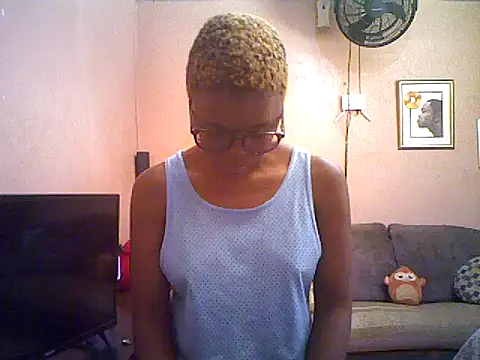 Snapshot of QUEENSasha27 chatting on 01-06-26, 10:41 QUEENSasha27 online show from 01-06-26, 10:41