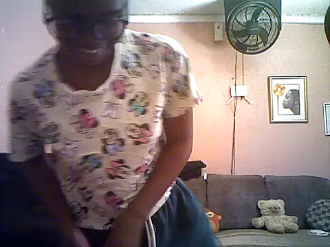 Snapshot of QUEENSasha27 chatting on 01-11-26, 09:47 QUEENSasha27 online show from 01-11-26, 09:47