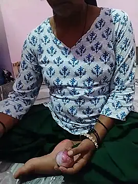 Snapshot of priya_kumari143 chatting on 07-12-26, 03:52 priya kumari143 online show from 07-12-26, 03:52