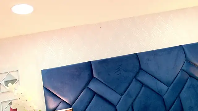 Snapshot of VioletaJhonson chatting on 12-20-25, 03:30 VioletaJhonson online show from 12-20-25, 03:30