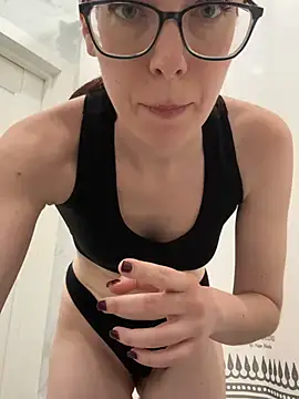Snapshot of RussianGirls_ chatting on 05-31-26, 01:07 RussianGirls online show from 05-31-26, 01:07