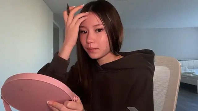 Snapshot of luvvivii chatting on 06-17-26, 11:12 luvvivii online show from 06-17-26, 11:12