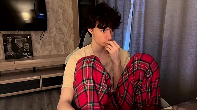 Snapshot of Eddy_Blare chatting on 12-22-25, 07:49 Eddy Blare online show from 12-22-25, 07:49