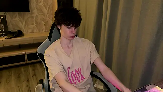 Snapshot of Eddy_Blare chatting on 01-13-26, 06:24 Eddy Blare online show from 01-13-26, 06:24