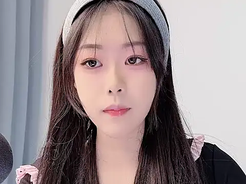 Snapshot of smalldaisy chatting on 01-12-26, 02:06 smalldaisy online show from 01-12-26, 02:06