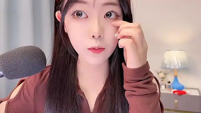 smalldaisy online show from 04-12-26, 02:49