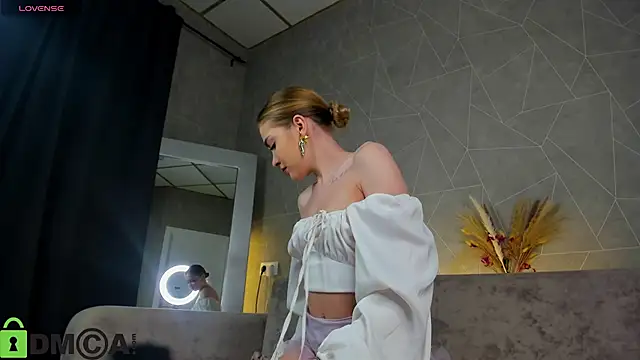 Snapshot of betty_brianna chatting on 01-14-26, 01:11 betty brianna online show from 01-14-26, 01:11