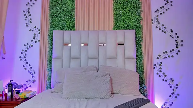 Snapshot of Emma_Nm chatting on 01-15-26, 04:33 Emma Nm online show from 01-15-26, 04:33