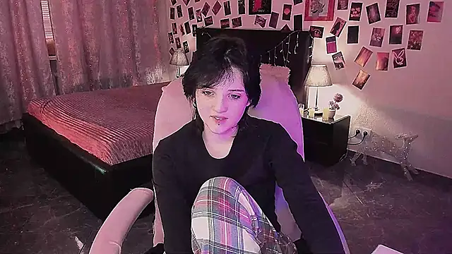 SarahShelby online show from 03-05-26, 10:44