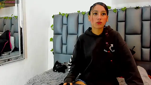 Snapshot of Celeste_71 chatting on 06-10-26, 12:37 Celeste 71 online show from 06-10-26, 12:37