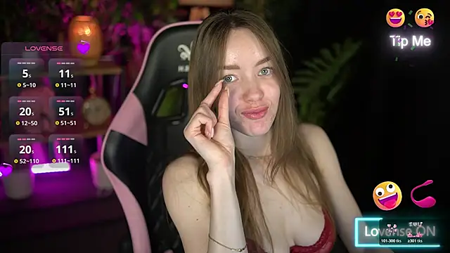 Velouraa online show from 12-21-25, 03:08