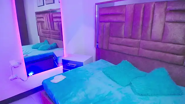 Atenea Luxx online show from 04-18-26, 02:59