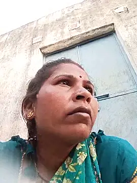 Snapshot of Rakhi_cut chatting on 06-08-26, 12:58 Rakhi cut online show from 06-08-26, 12:58