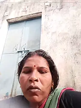Snapshot of Rakhi_cut chatting on 06-08-26, 02:45 Rakhi cut online show from 06-08-26, 02:45