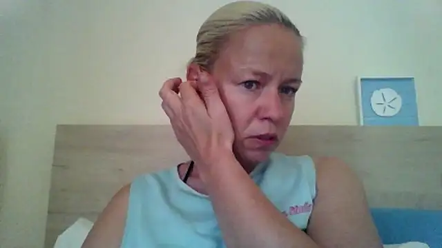 jennyblondeuk online show from 05-13-26, 03:42