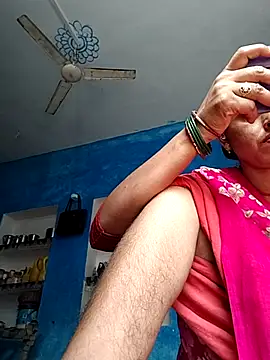 Snapshot of Mahima_rani34 chatting on 08-05-26, 10:40 Mahima rani34 online show from 08-05-26, 10:40