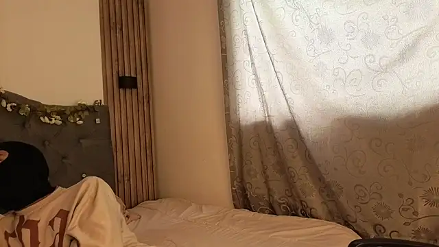 cute emmma online show from 04-20-26, 11:35