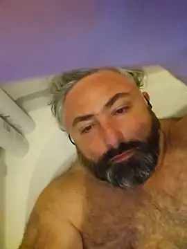 Snapshot of MacGuyver20 chatting on 02-11-26, 05:12 MacGuyver20 online show from 02-11-26, 05:12