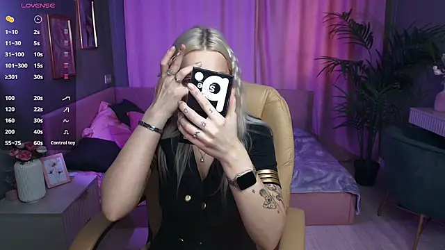 Leslie Caronn online show from 04-13-26, 07:47