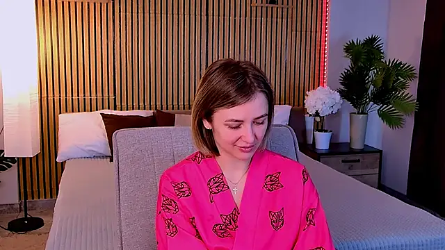 EmeraldGlow online show from 04-21-26, 02:45