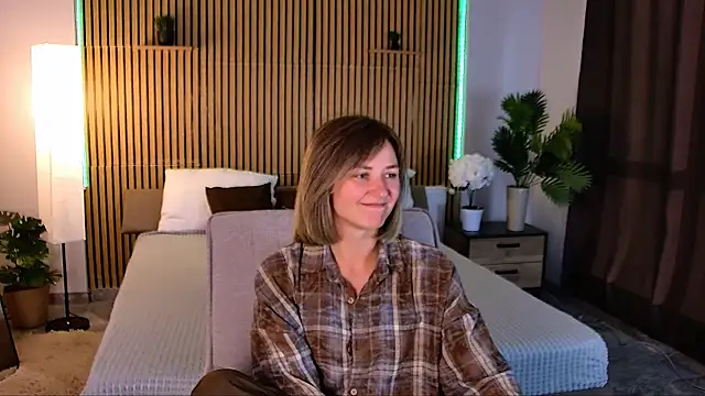 EmeraldGlow online show from 05-26-26, 02:57