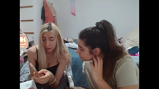 BarbieBlondieGirl online show from 01-11-26, 11:32