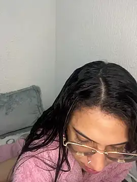 Snapshot of ValentinaEvanz chatting on 01-14-26, 04:12 ValentinaEvanz online show from 01-14-26, 04:12