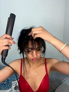 Snapshot of ValentinaEvanz chatting on 01-15-26, 04:22 ValentinaEvanz online show from 01-15-26, 04:22