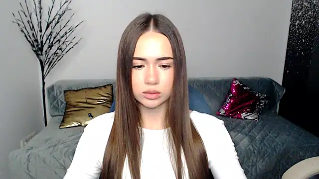 Snapshot of heiley_love chatting on 12-22-25, 04:15 heiley love online show from 12-22-25, 04:15